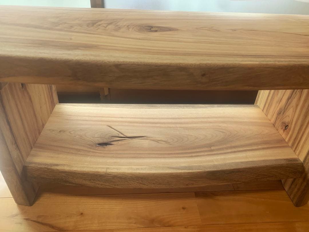 夏セール✨ワイルド❣️棚有B:楠一枚板天板厚4.2㎝サイドテーブル、TV台、飾り棚