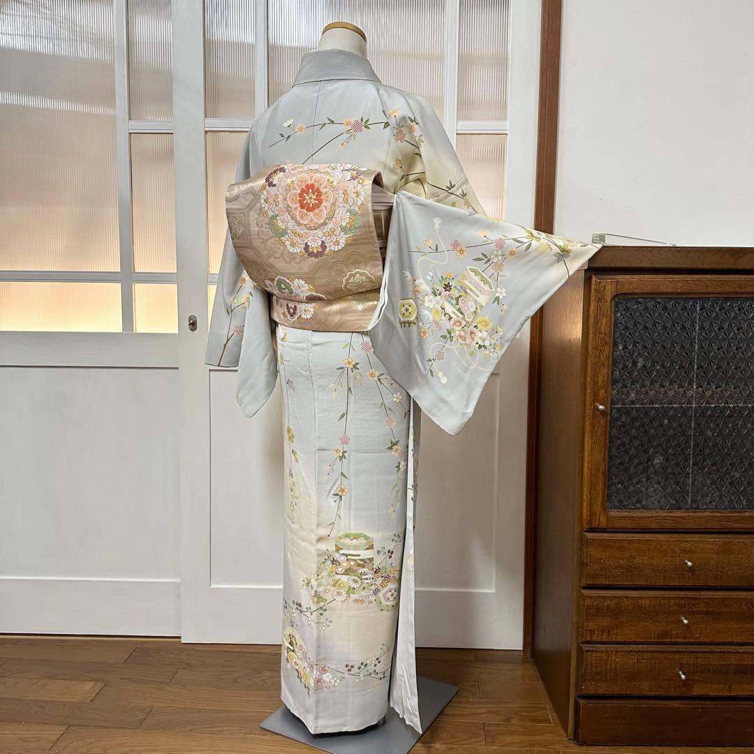 し*ず様 付下げ　袷　正絹　　薄雲鼠色・薄黄色　暈し　貝桶・檜扇　身丈168裄7