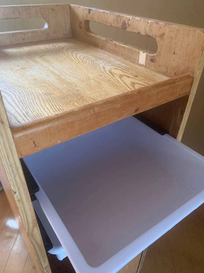 美容室　木製ワゴン