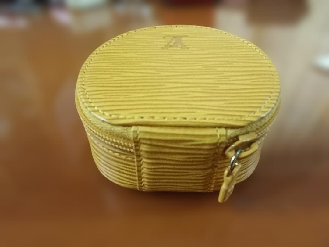 LOUIS VUITTON エピ エクランビジュー　本革 イエロー 未使用品