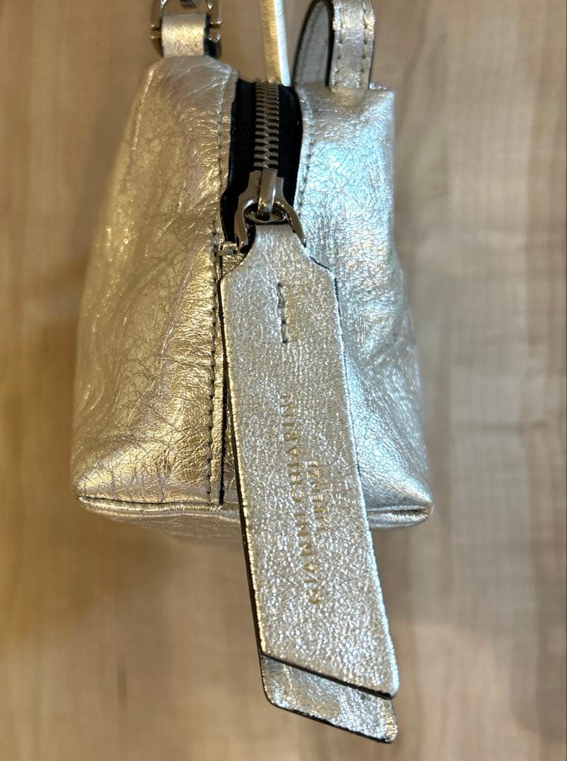 GIANNI CHIARINIメタリックレザーショルダーバッグ