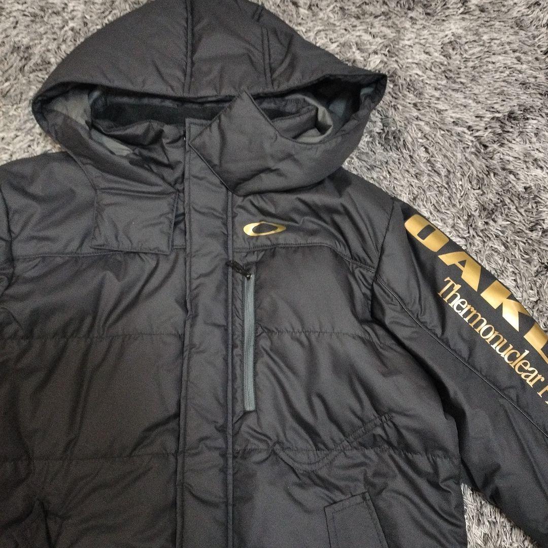 新品、未使用　Oakley フード付きブラックジャケット　中綿