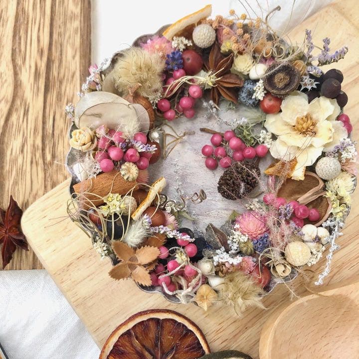 バレンタインに。美味しそうな森のタルトケーキリース