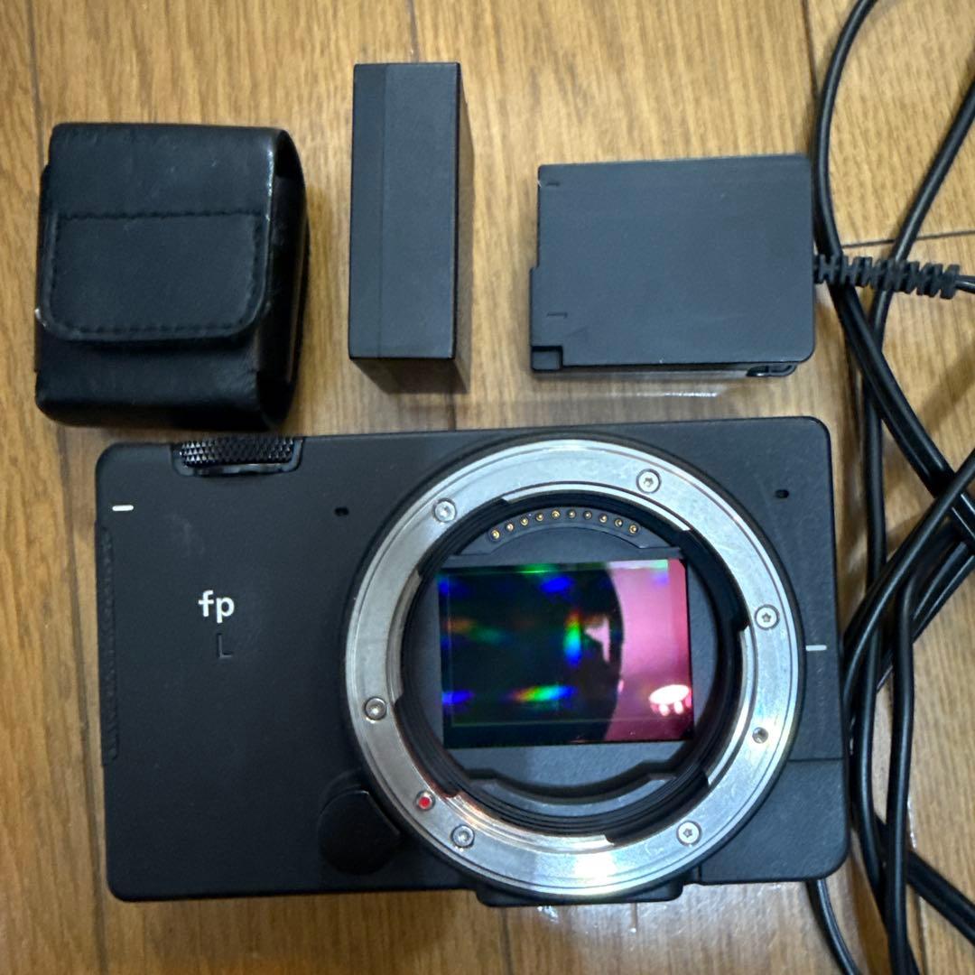 SIGMA fp L 本体と付属品