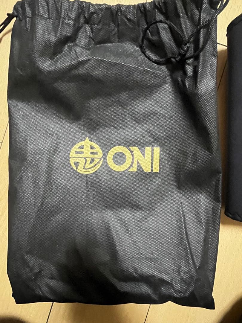 ONI プロ系ニースリーブ　収納袋付き