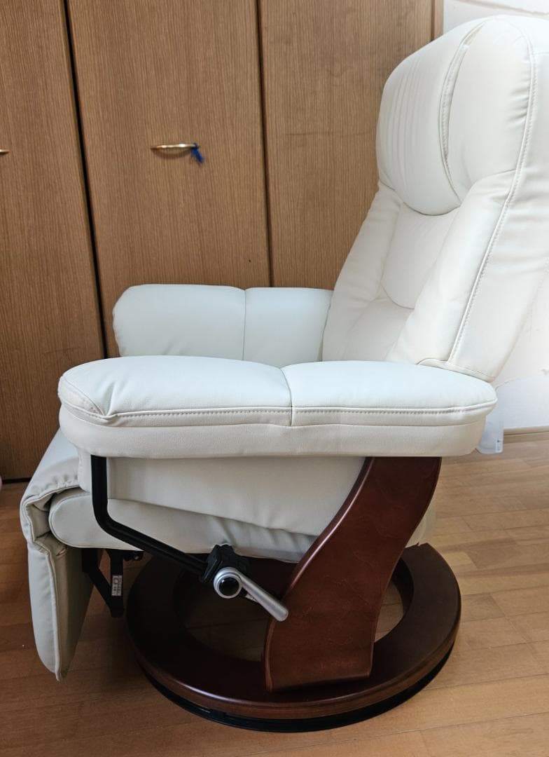 ★中古美品★＜タマリビング　ニース＞リクライニングソファチェア