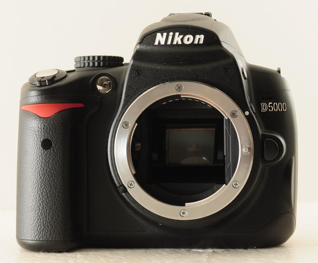 中古美品 Nikon ニコン D5000ボディ SC:1215回