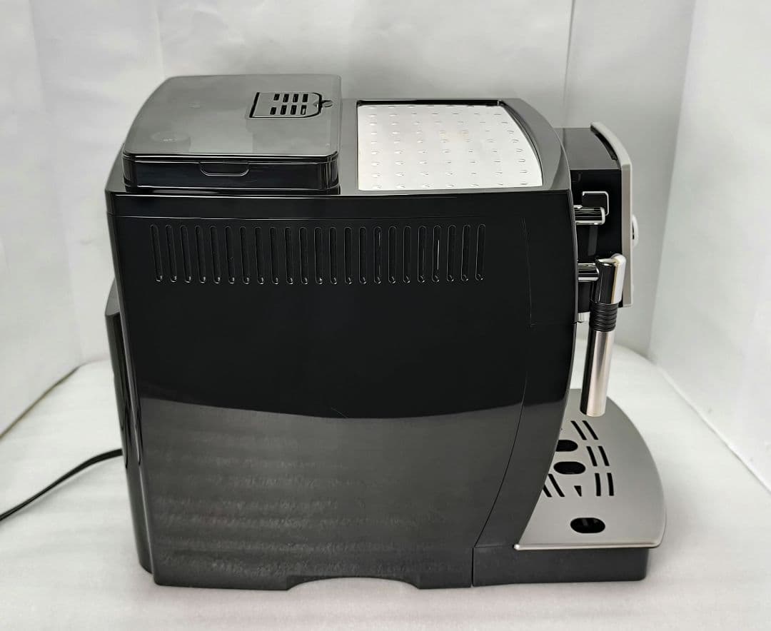 デロンギ　マグニフィカS コンパクト全自動コーヒーマシン　ECAM23210B