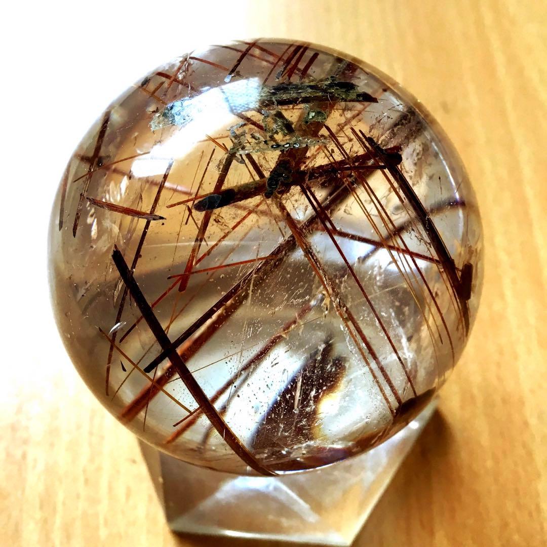 希少針極太いルチルクォーツ丸玉　スフィア原石　透明度抜群　パワーストーン　置物