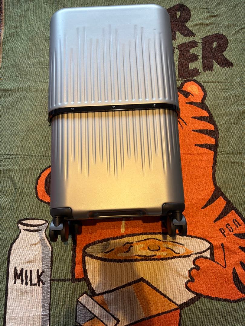 VELO ヴェーロ　伸縮型　スーツケース　三段階サイズ可変式　グレー