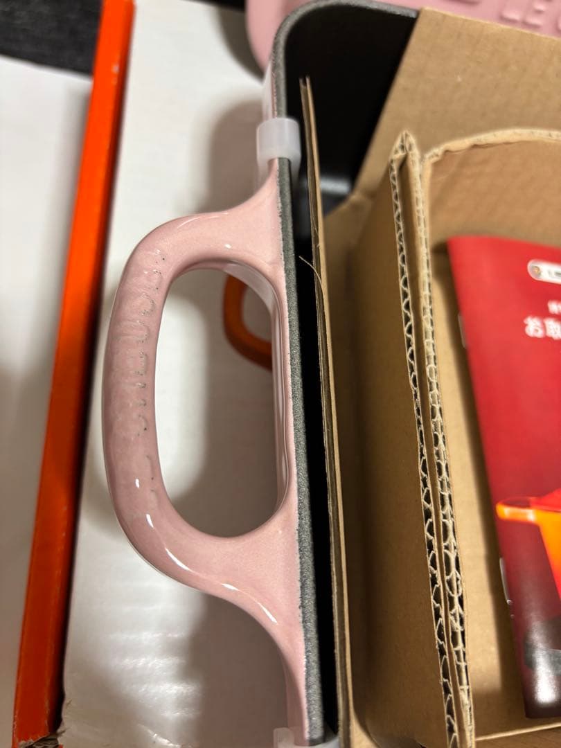 ルクルーゼ　シグニチャー ココット・スクエア 　24cm ピンク　鍋