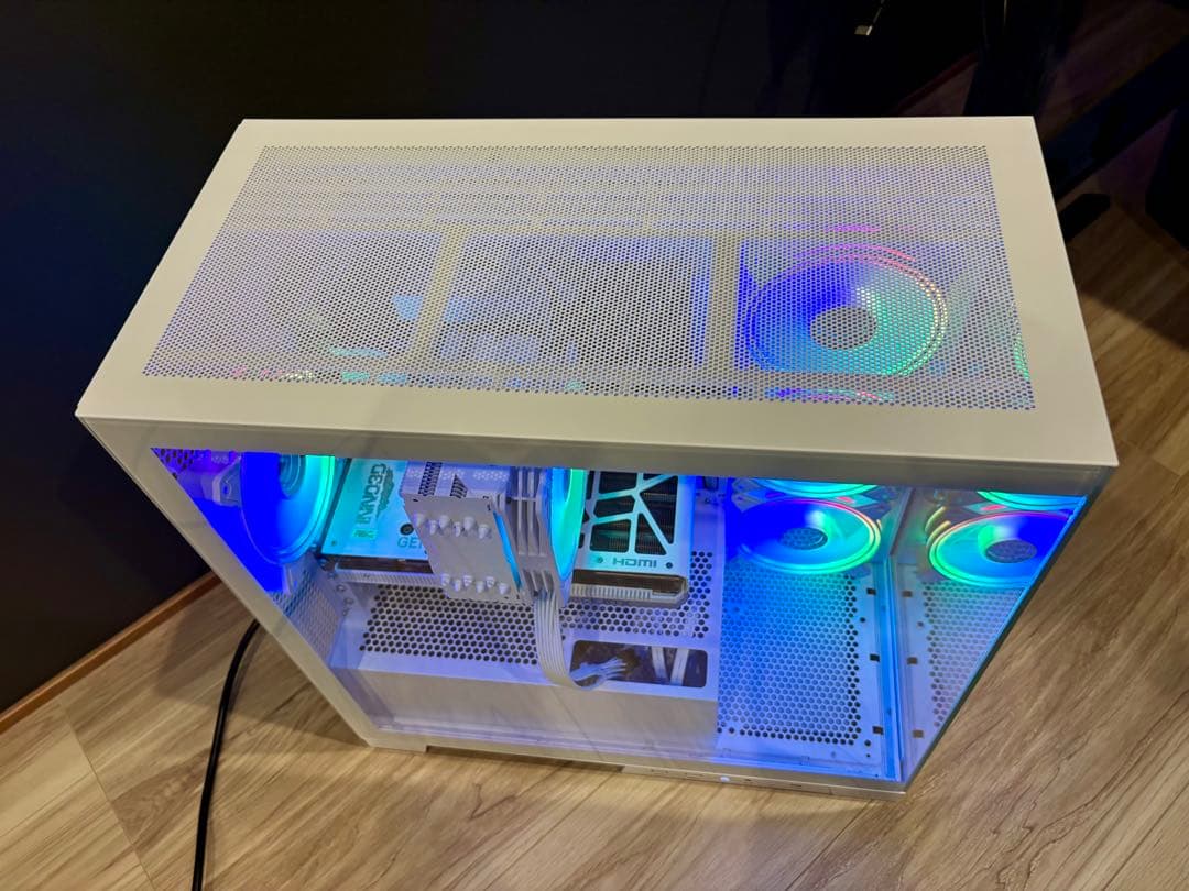 つぶ様　RTX4070　STORM ゲーミングpc i7 13700F