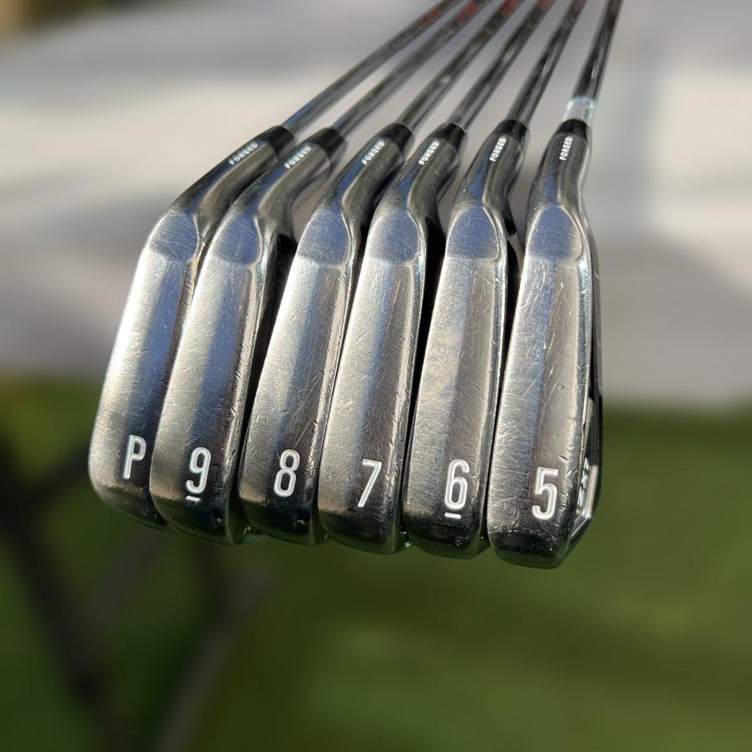 スリクソン 激レアブラッククロム　アイアンセット 6本 カーボンシャフト