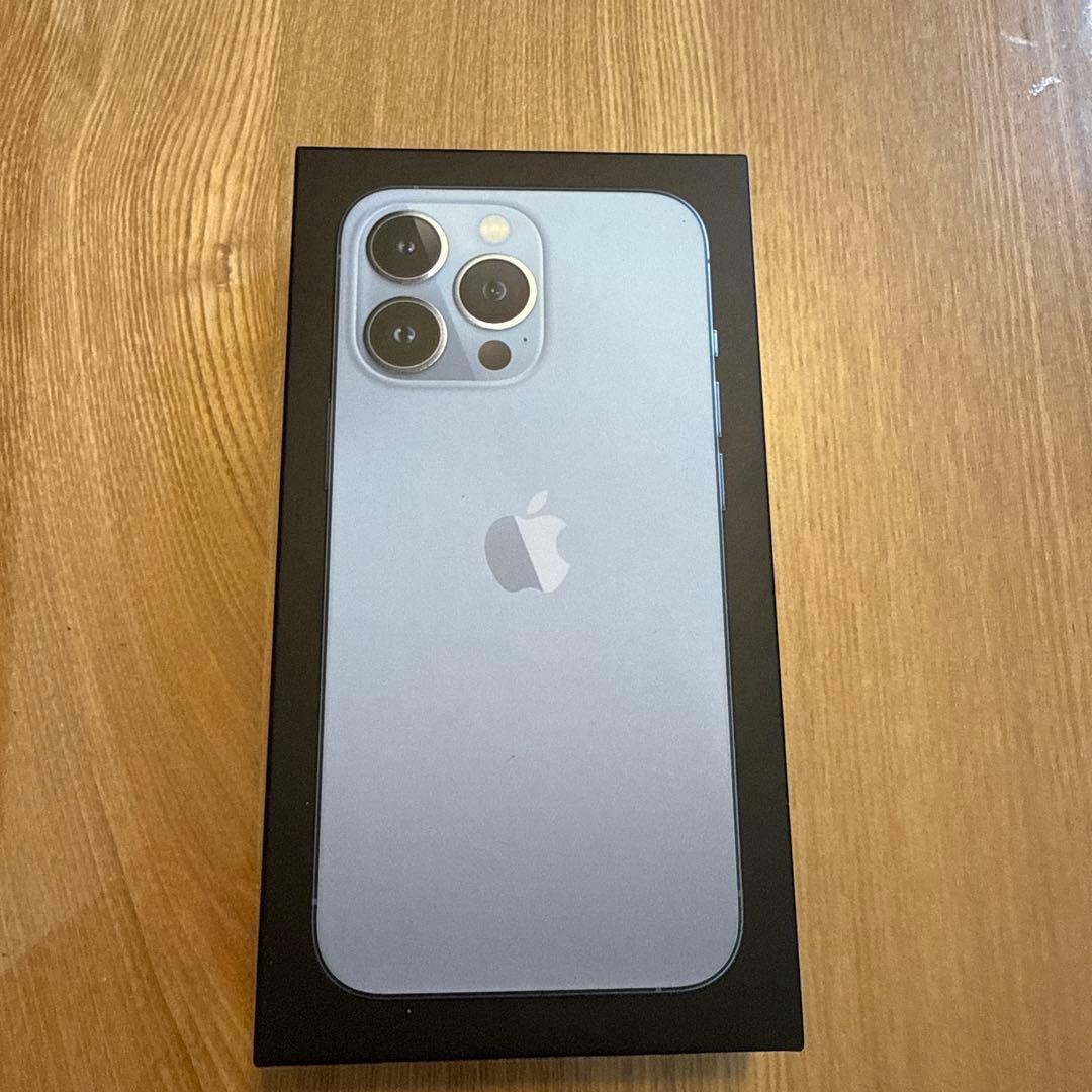 Apple iPhone 13 Pro 256GB SIMフリー　シルバー美品