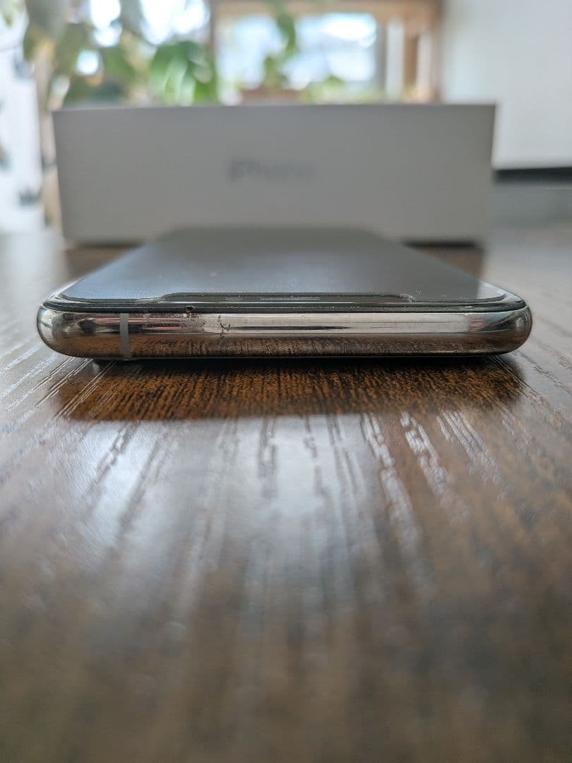 Apple:iPhone Xs 256GB シルバ- SIMフリ- 73%