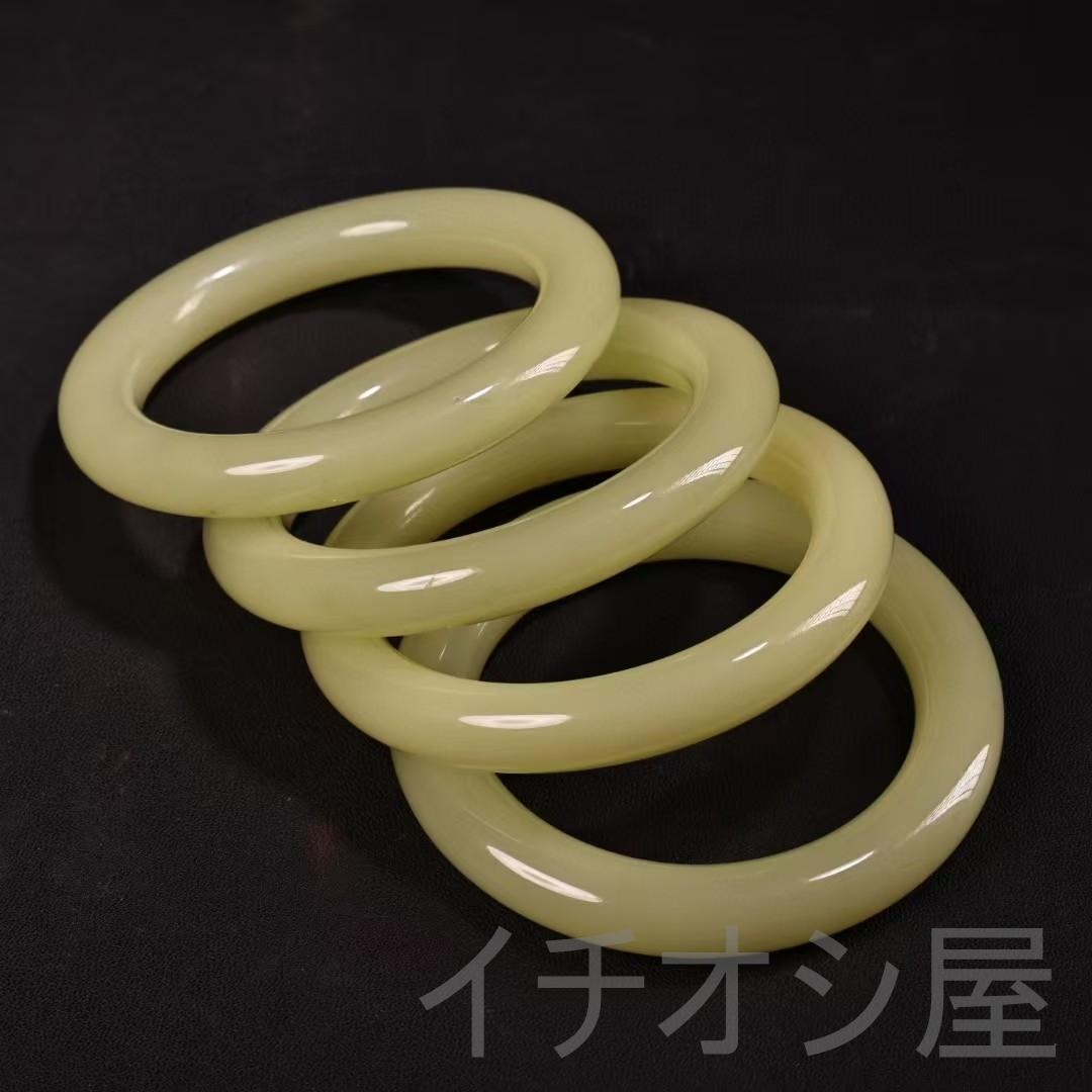 中国古美術 珍品旧蔵 清代宮廷御藏 罕見青白玉手鐲 老漆器箱付 装身具 古玉