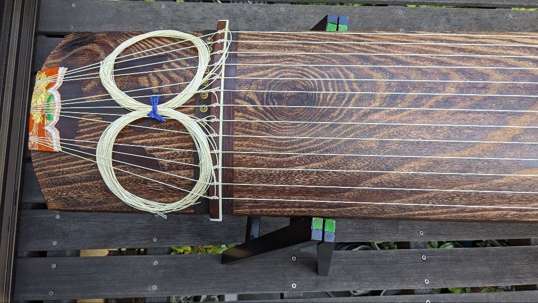 十三絃箏=琴　と　琴柱