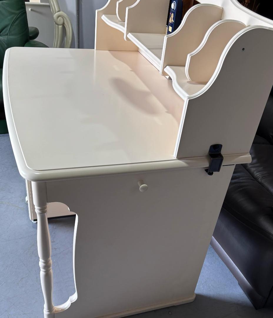 Kママ 高級 KARIMOKU おしゃれ学習机、キャビネット、ライト付き