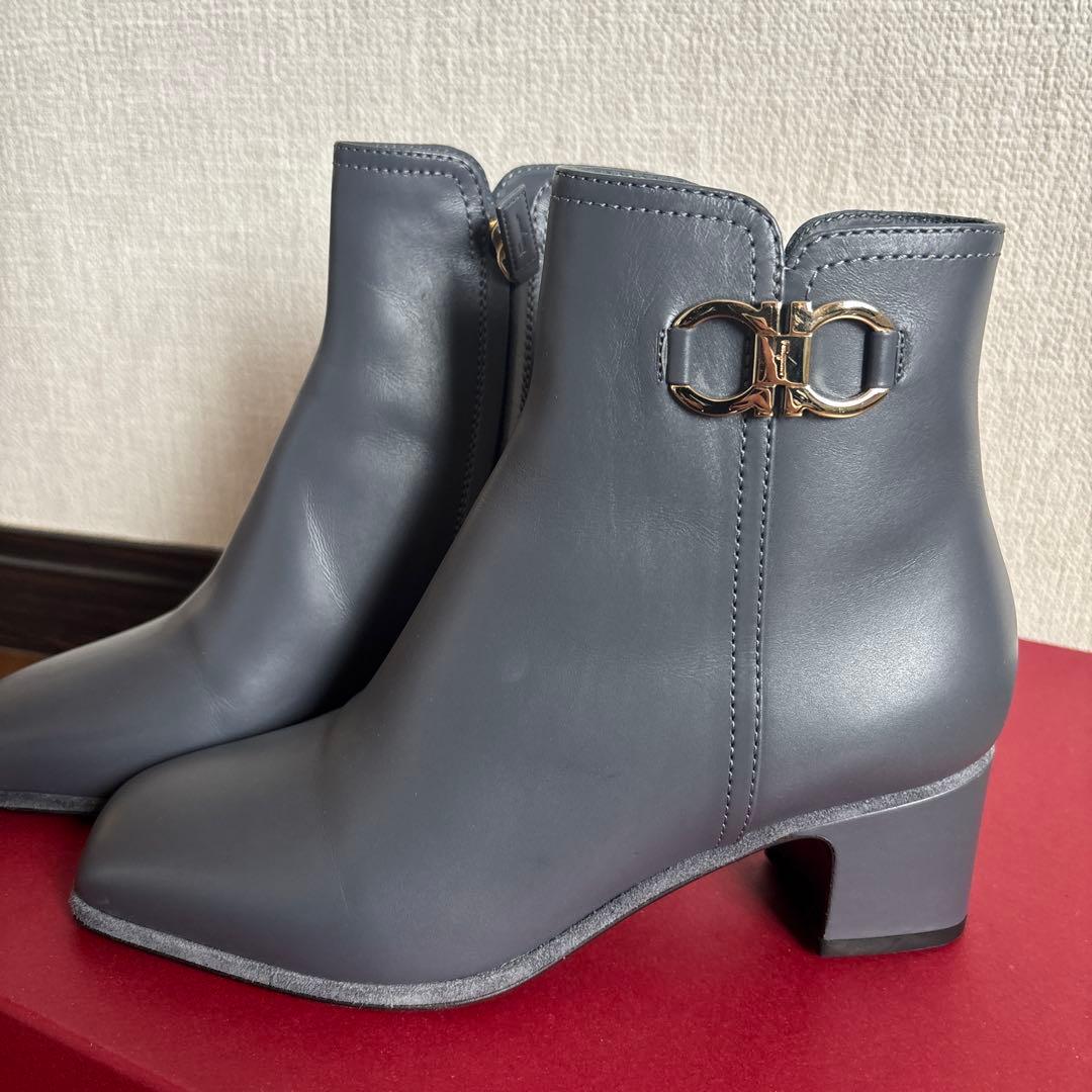 【半額値下げ】SalvatoreFerragamo ブーツ ガンチーニグレー