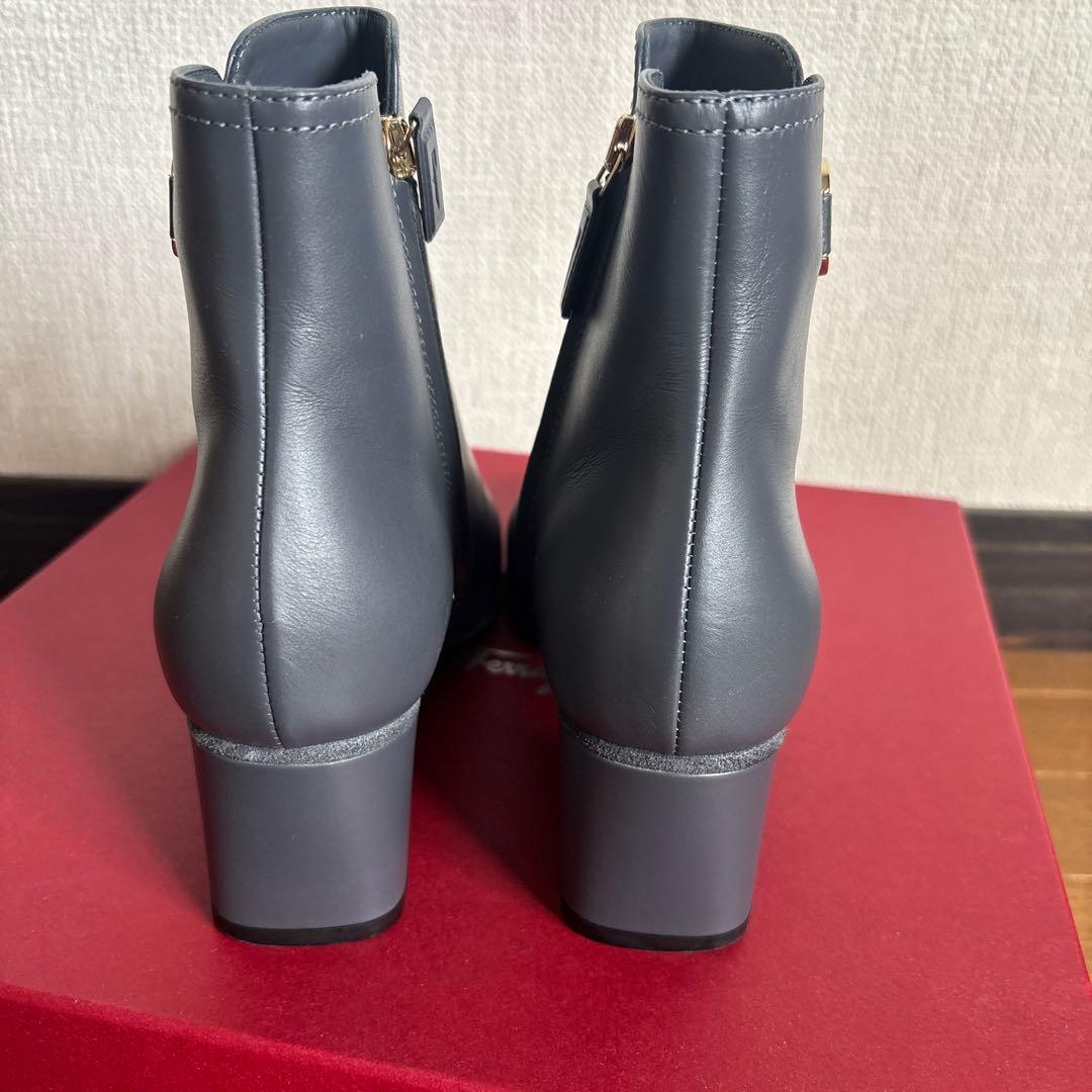 【半額値下げ】SalvatoreFerragamo ブーツ ガンチーニグレー