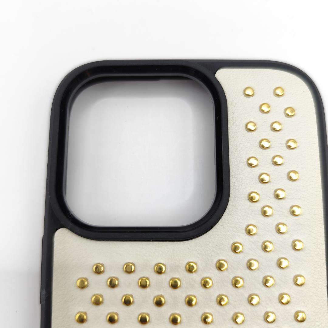 現行極美品！iPhone 16 Pro ケース 三角ロゴ レザーストラップ付