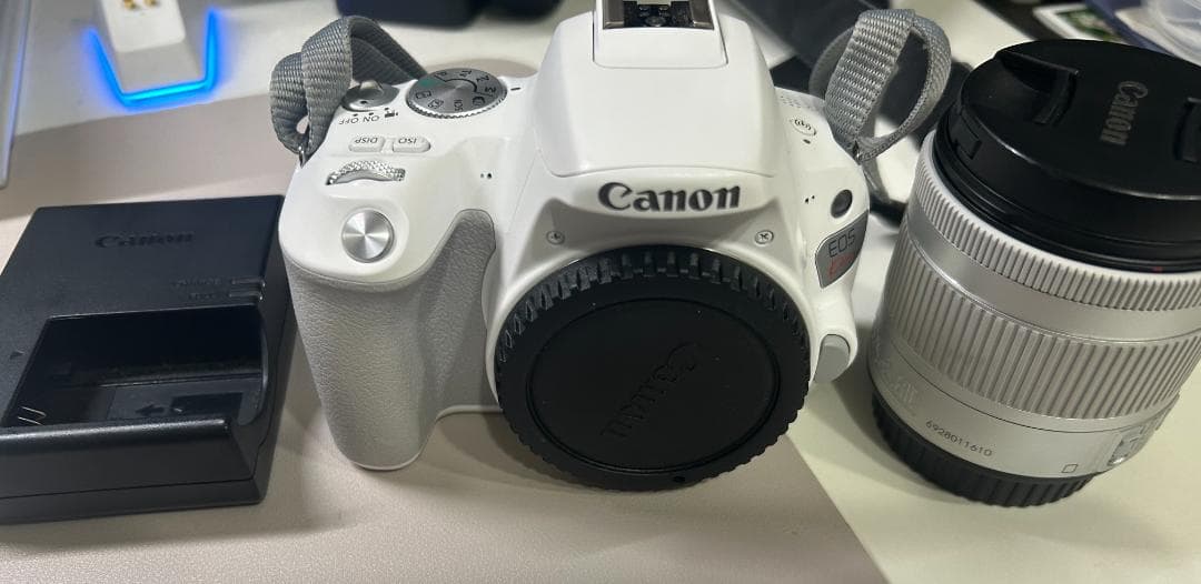 Canon EOS Kiss X9 18-55mm ホワイト 本体