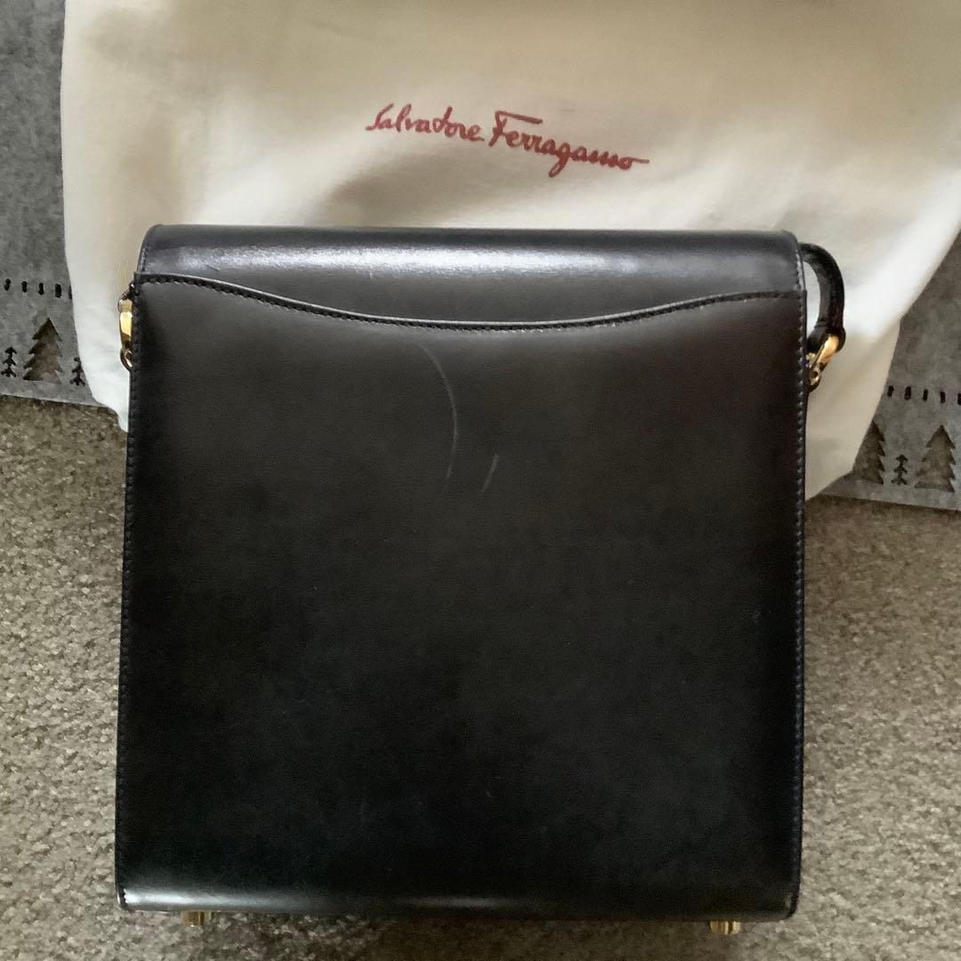 フェラガモ　ショルダーバッグ