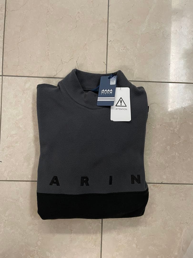 ICHIRO。ムータ　新品未使用タグ付き。フリース モックネックプルオーバ