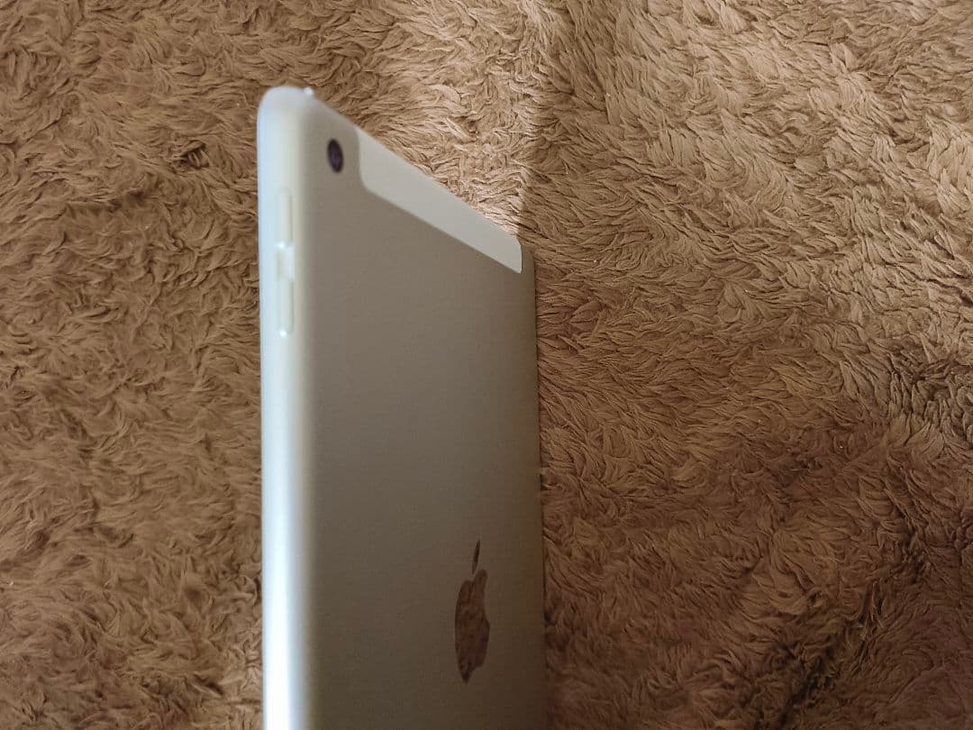 iPad 第6世代 セルラー+WiFi 9.7インチ シルバー 本体+純正充電器