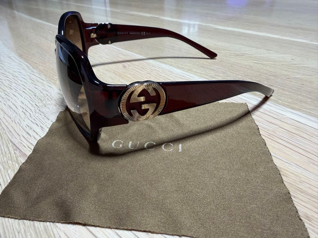 GUCCI ダークレッド ラウンド型サングラス