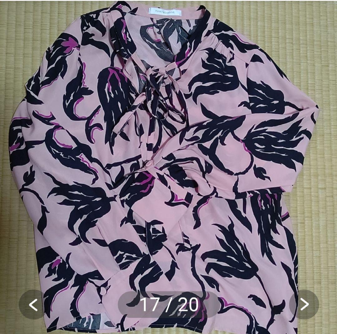 新品未使用ピンキーダイアンフラワープリントブラウス