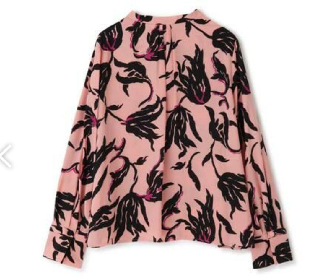 新品未使用ピンキーダイアンフラワープリントブラウス