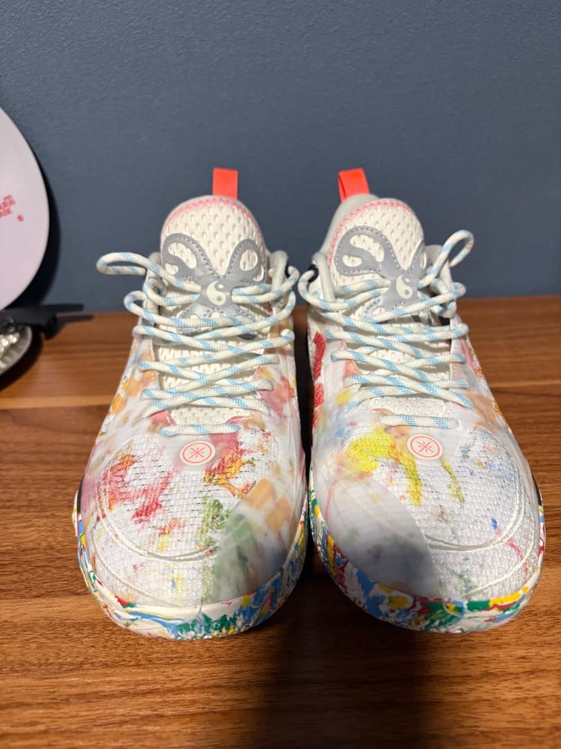 バスケットボールシューズ ホワイト/マルチカラー キャンバス