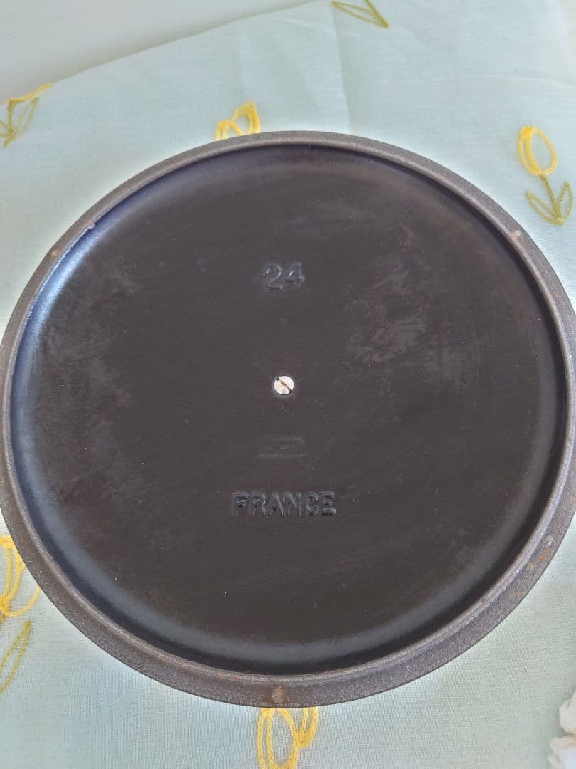 【希少色】ル・クルーゼ　ココット・ロンド　24 cm　フィグ　ホーロー鍋