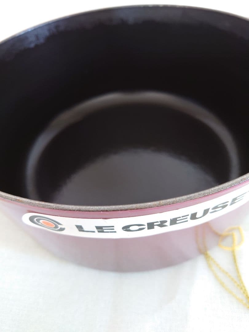 【希少色】ル・クルーゼ　ココット・ロンド　24 cm　フィグ　ホーロー鍋