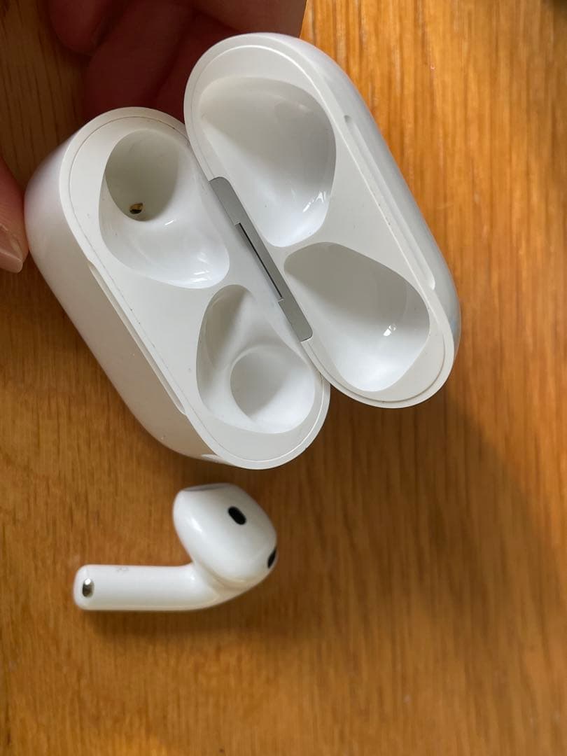 airpods 第4世代　右耳　ノイズキャンセリング機能付き