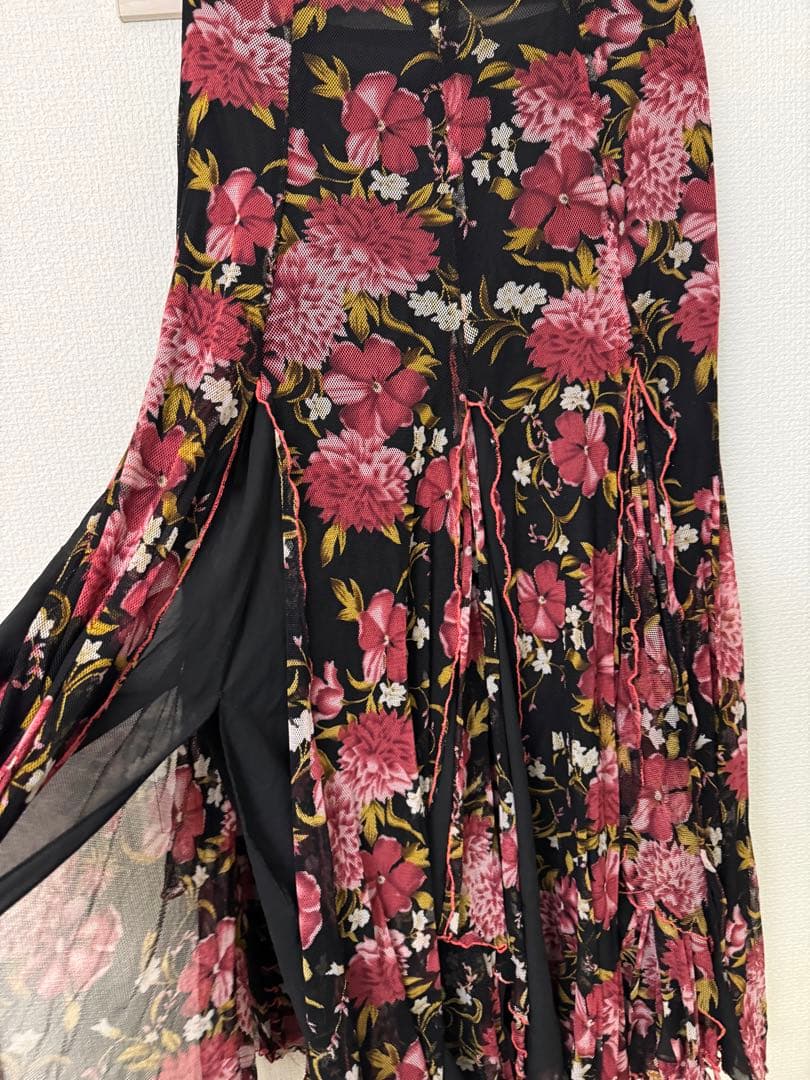 社交ダンス　上下セット　黒とピンクの花柄フレアスカート　Lサイズ