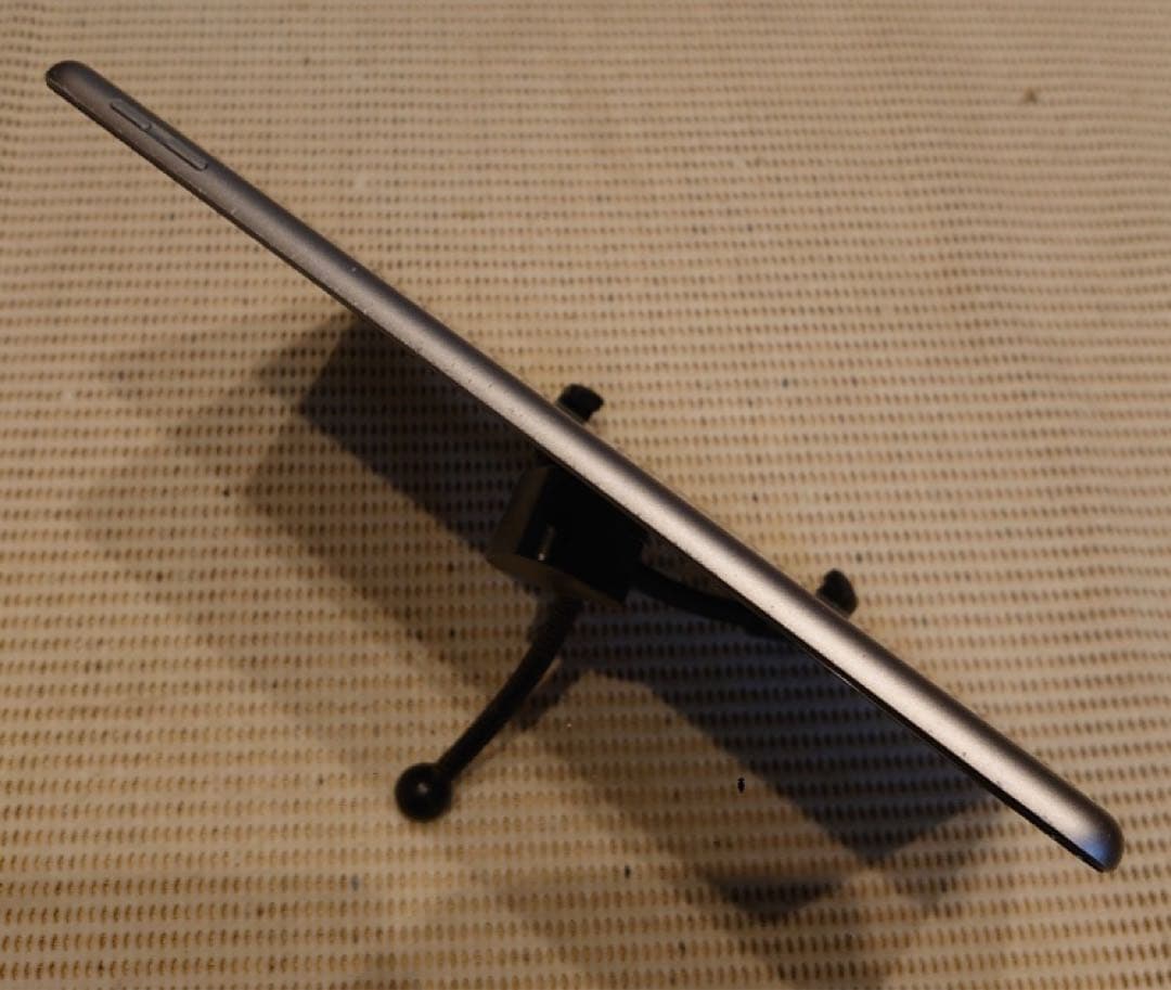 完動品iPad第6世代(A1893)本体128GBグレイ送料込TJF8M