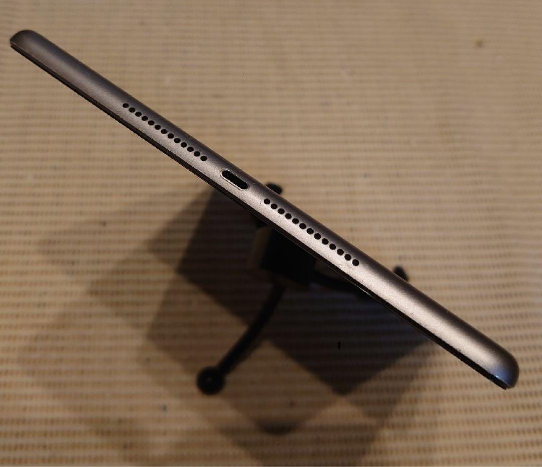 完動品iPad第6世代(A1893)本体128GBグレイ送料込TJF8M
