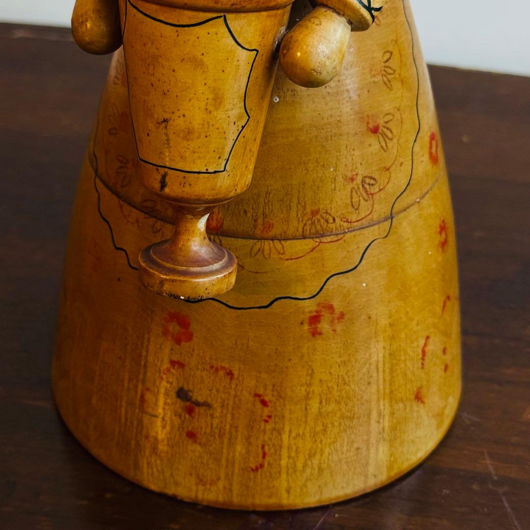 ソ連 1971年製 木製人形（セミョノフ製／サモワールを抱く女性）