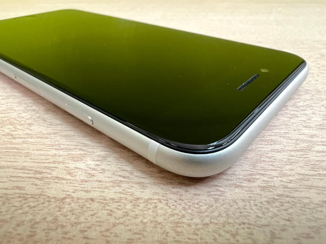 iPhone SE 第2世代 64G ホワイト ドコモ版 SIMロックあり 美品