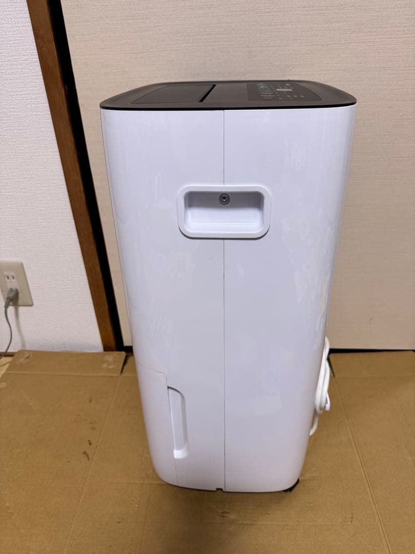 山善 YDC-E300(W)除湿機 衣類乾燥除湿機 除湿能力　2023年製