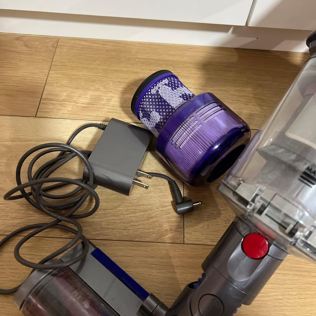 Dyson掃除機　充電器付き　SV18 未使用のフィルター付き