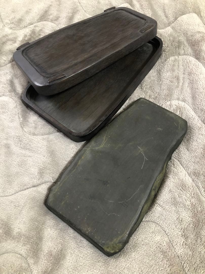 端渓硯　老坑 金綫 胭脂暈・蕉葉白・火捺・魚腦凍なと◆九吋◆上質箱◆旧麻子坑美石