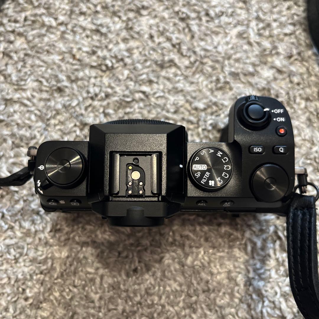 【おまけ多数有】　FUJIFILM X-S10 ミラーレスカメラ
