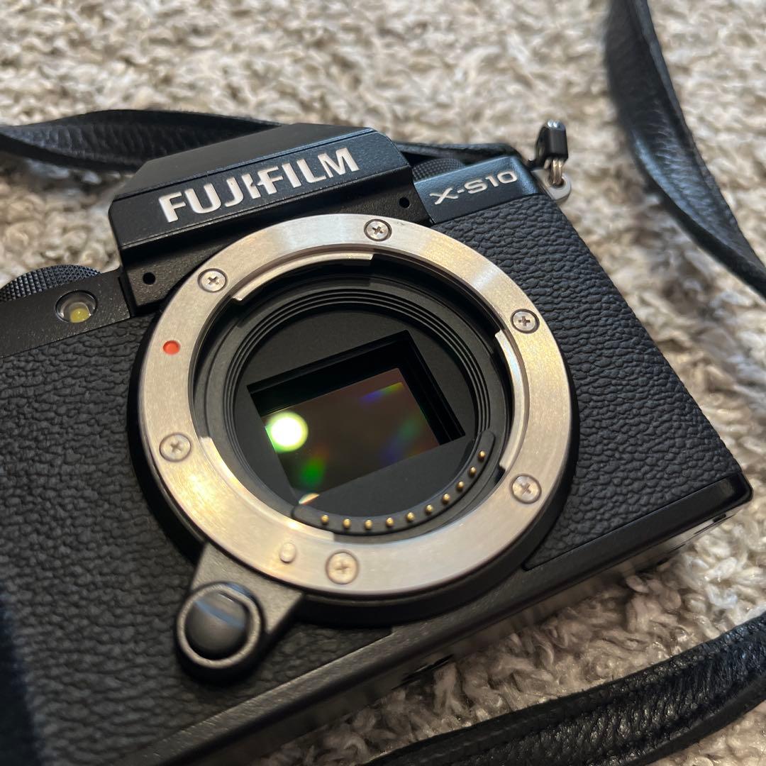 【おまけ多数有】　FUJIFILM X-S10 ミラーレスカメラ