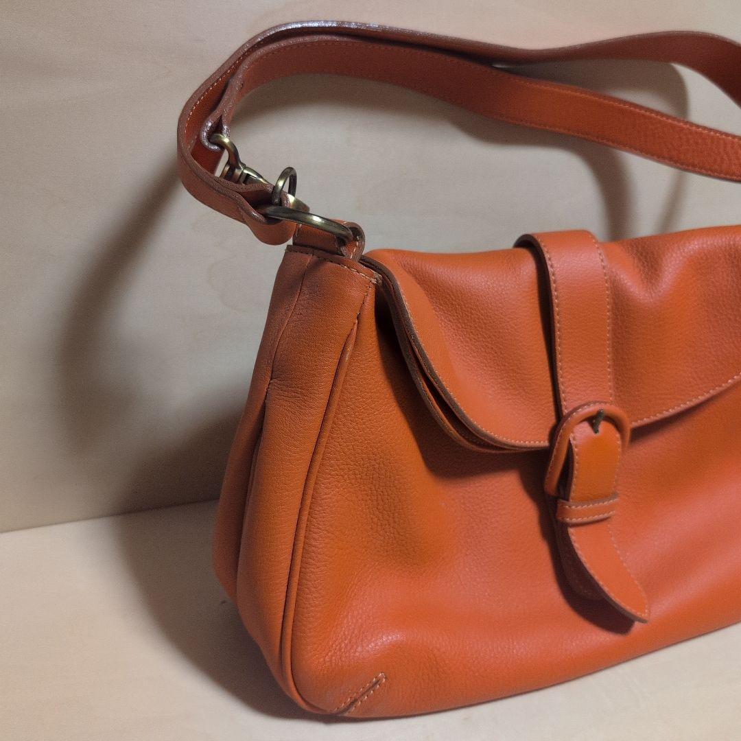 土屋鞄　牛革ショルダーバッグ 「フォンダ」シリーズ