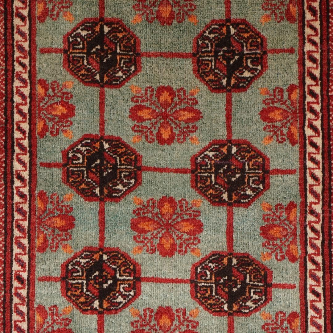 にわとり様　バルーチ 94×68cm トライバルラグ ペルシャ絨毯