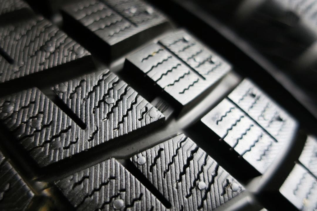 トヨタ純正 160系フィールダー イボ付き 国産スタッドレス 185/60R15