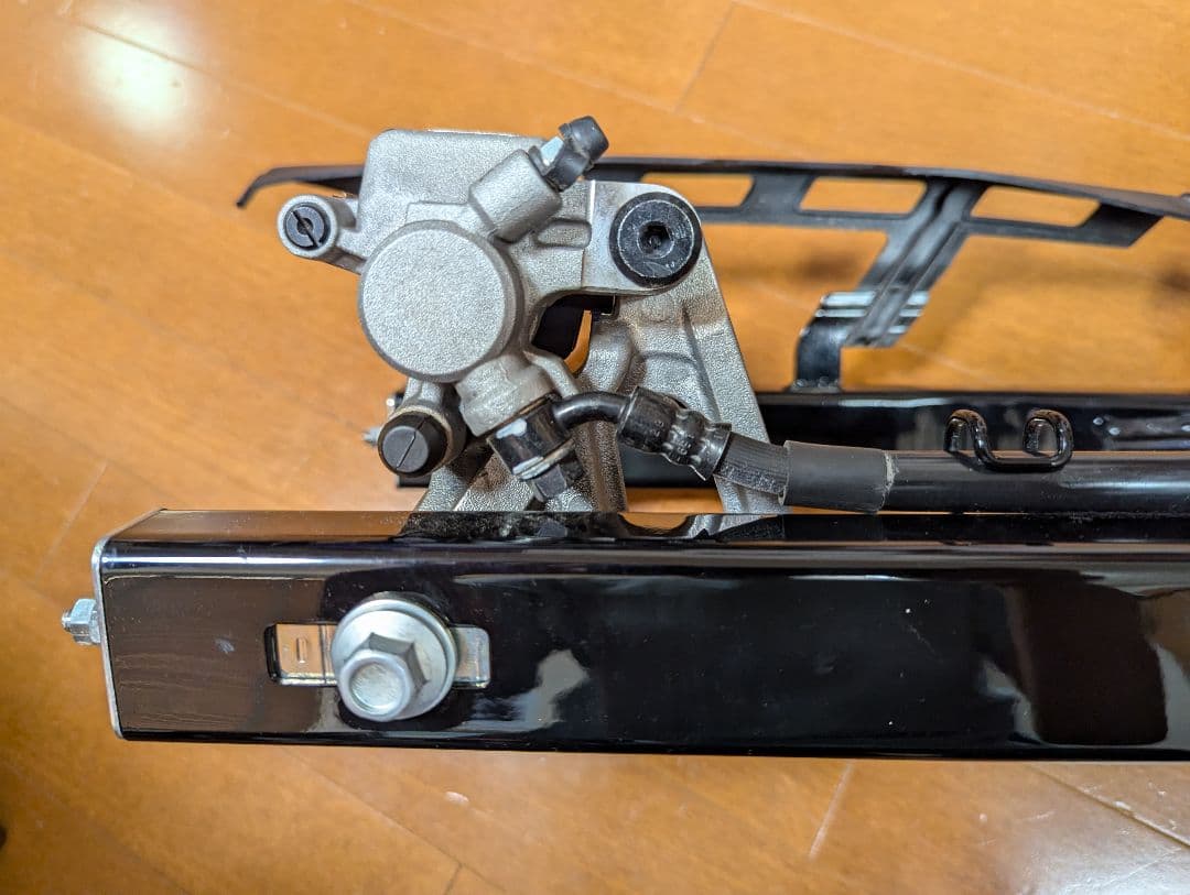 ape100　多分純正　スイングアーム　タイヤ